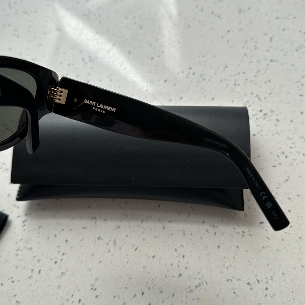 Saint Laurent cat eye sunnies 😎 - Picture 4 of 6